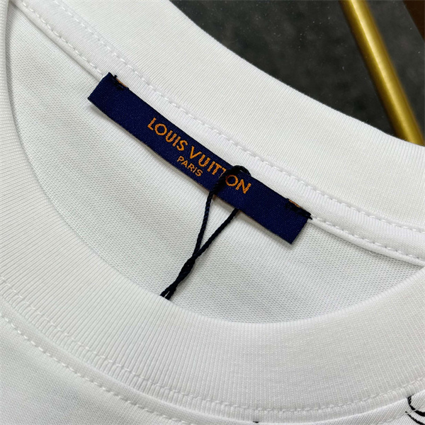 ホワイト 半袖Tシャツ Louis Vuitton センターロゴ ルイヴィトン コピー モノグラム柄LV刺繍風 クルーネック 裾袖ロゴプリント