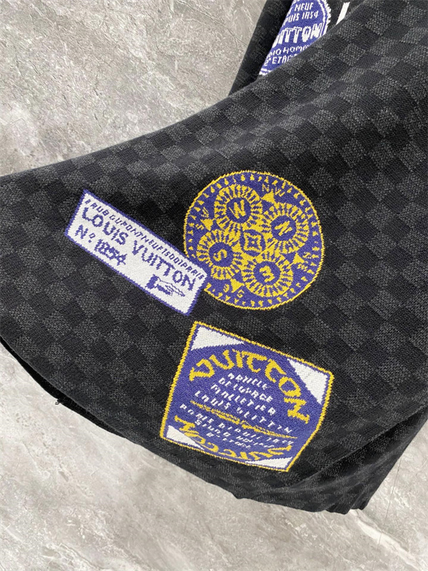 ブラック 半袖ニットTシャツ Louis Vuitton ダミエ調総柄 ルイヴィトン コピー マルチパッチ刺繍 クルーネック ロゴデザイン