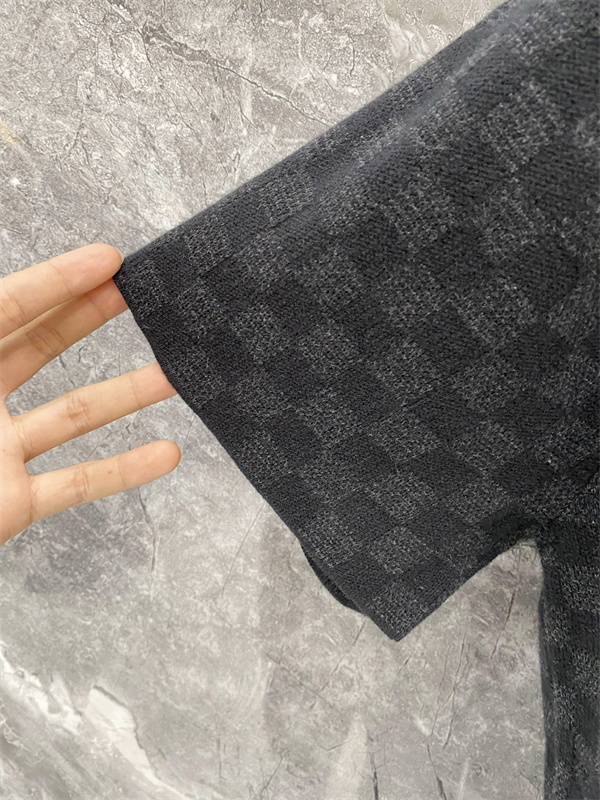 ブラック 半袖ニットTシャツ Louis Vuitton ダミエ調総柄 ルイヴィトン コピー マルチパッチ刺繍 クルーネック ロゴデザイン