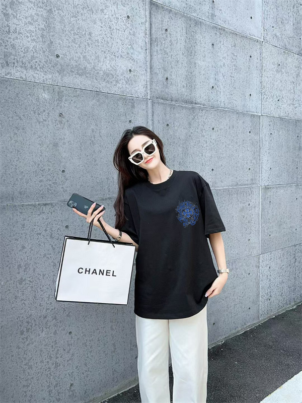 ウォッシュグレー 半袖Tシャツ Chrome Hearts 胸元ロゴプリント クロムハーツ コピー ヴィンテージ加工 クルーネック