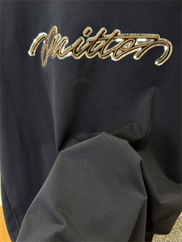  ネイビー 半袖Tシャツ Louis Vuitton 立体Vuittonロゴ ルイヴィトン コピー 光沢刺繍風 クルーネック メンズカジュアルトップス