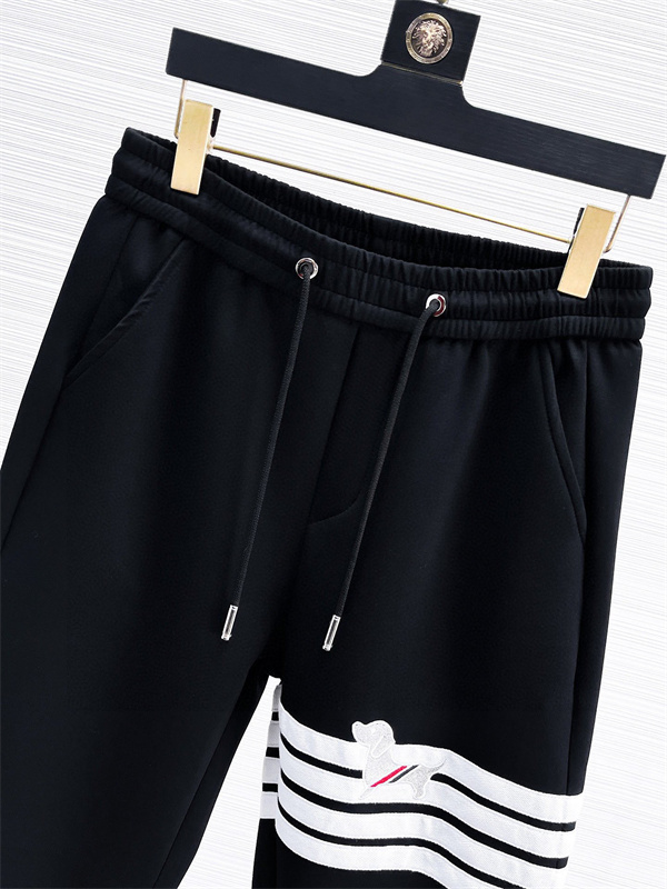  プラダ 4ライン切替 スウェットパンツ コピー ドローコード付き ジョガーパンツ 裾リブ