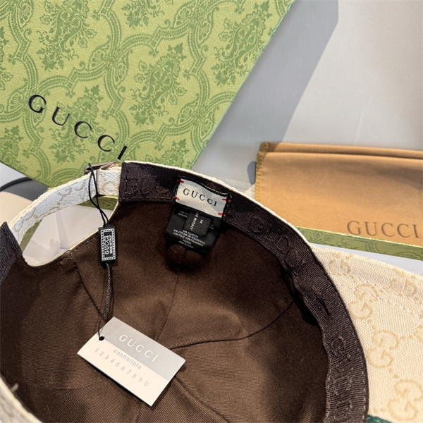 Gucciグッチキャップコピー  調整可能 2026トレンドワッシャー加工 アメカジ 無地 リベット付き 