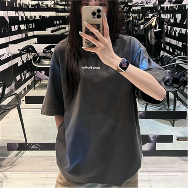 チャコールブラック 半袖Tシャツ Acne Studios 胸元ミニロゴ アクネストゥディオズ コピー クルーネック ゆったりシルエット