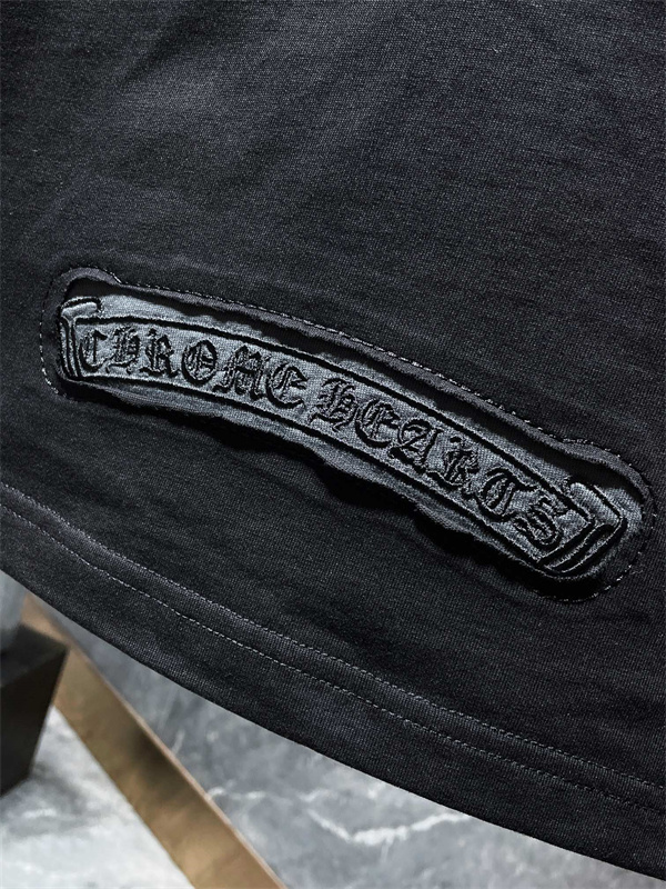 CHROME HEARTS クロムハーツ コピー ビッグクロスエンボス オーバーフィット 半袖Tシャツ