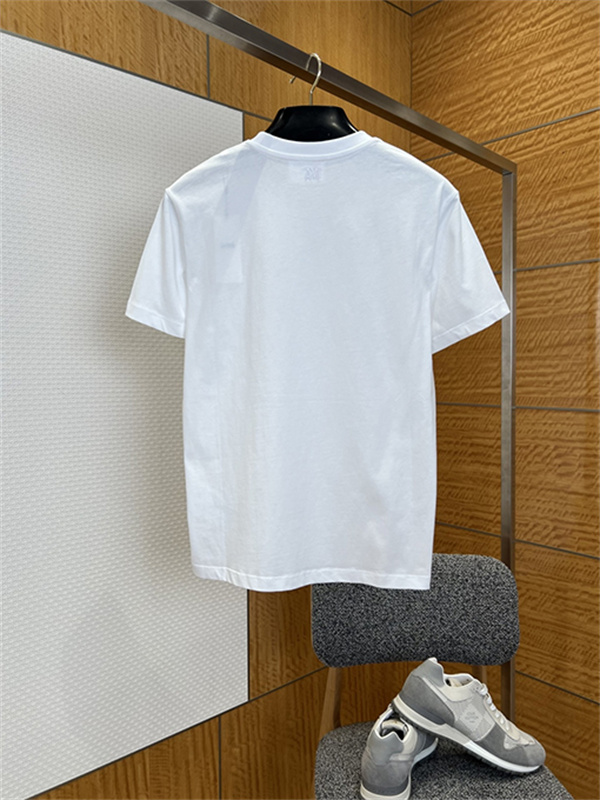 ブラック 半袖Tシャツ AMI Paris アミ パリス コピー 胸元レッドハートロゴ クルーネック 無地調 メンズカジュアルトップス