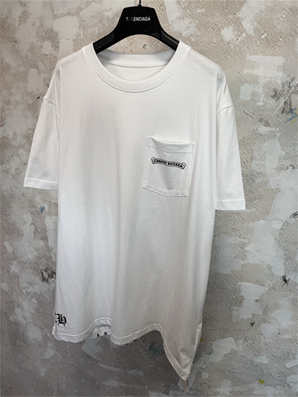  ホワイト 半袖Tシャツ Chrome Hearts クロムハーツ コピー 胸ポケットロゴ 裾グラフィック クルーネック ゆったりシルエット