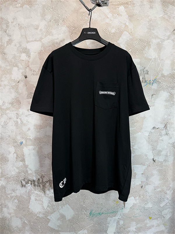  ホワイト 半袖Tシャツ Chrome Hearts クロムハーツ コピー 胸ポケットロゴ 裾グラフィック クルーネック ゆったりシルエット