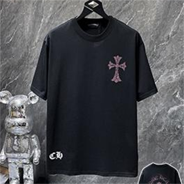 ブラック 半袖Tシャツ Chrome Hearts クロムハーツ コピー ピンククロス刺繍風 胸元ワンポイント クルーネック ゆったりシルエット