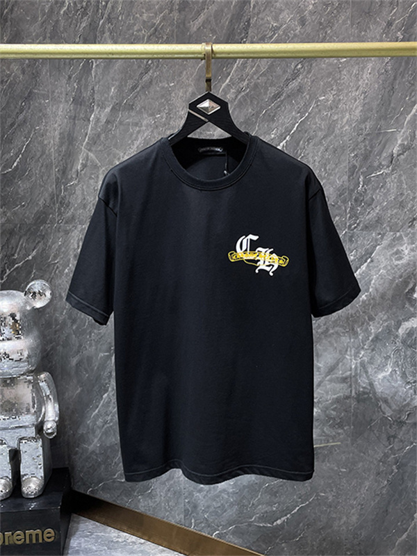 半袖Tシャツ Chrome Hearts クロムハーツ コピー フロントイエローリボンロゴ バック総柄グラフィック クルーネック