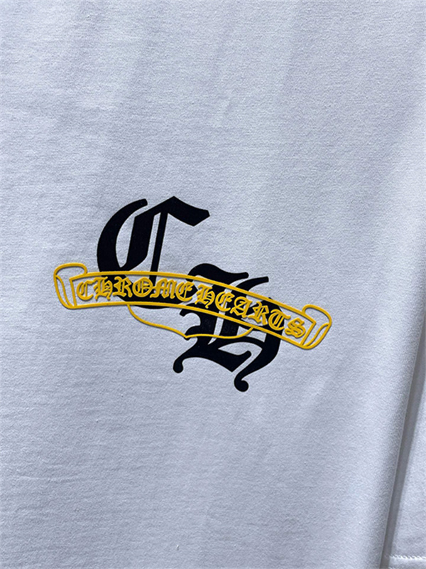 半袖Tシャツ Chrome Hearts クロムハーツ コピー フロントイエローリボンロゴ バック総柄グラフィック クルーネック