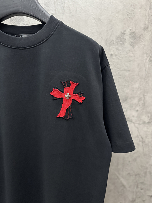 ディープグリーン 半袖Tシャツ Chrome Hearts クロムハーツ コピー 胸元サークルロゴ 同色刺繍調 クルーネック ゆったりシルエット