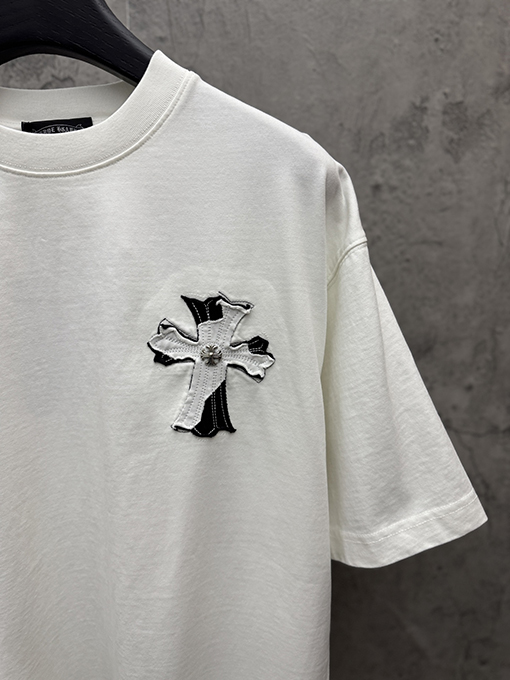 ディープグリーン 半袖Tシャツ Chrome Hearts クロムハーツ コピー 胸元サークルロゴ 同色刺繍調 クルーネック ゆったりシルエット