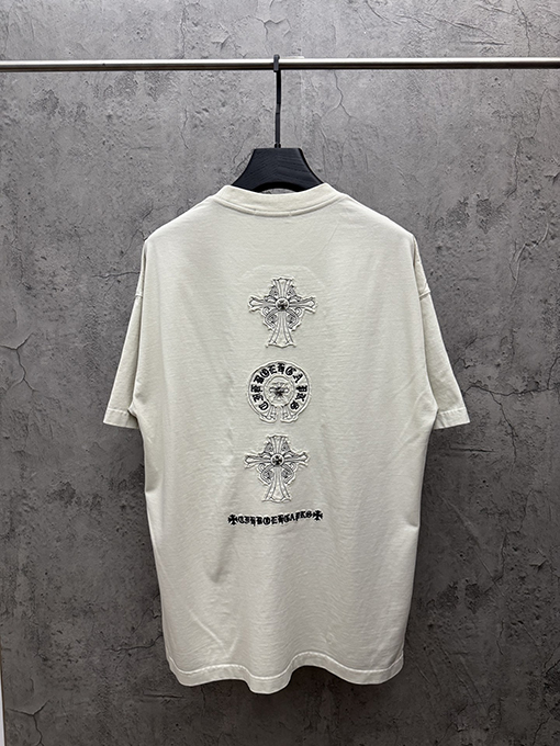 半袖Tシャツ Chrome Hearts クロムハーツ コピー フローラルクロスバックロゴ ゴシックレタリング クルーネック ゆったりシルエット