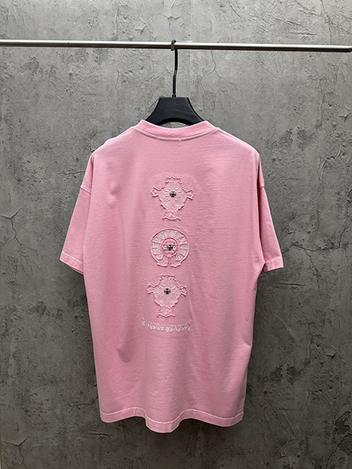 半袖Tシャツ Chrome Hearts クロムハーツ コピー フローラルクロスバックロゴ ゴシックレタリング クルーネック ゆったりシルエット