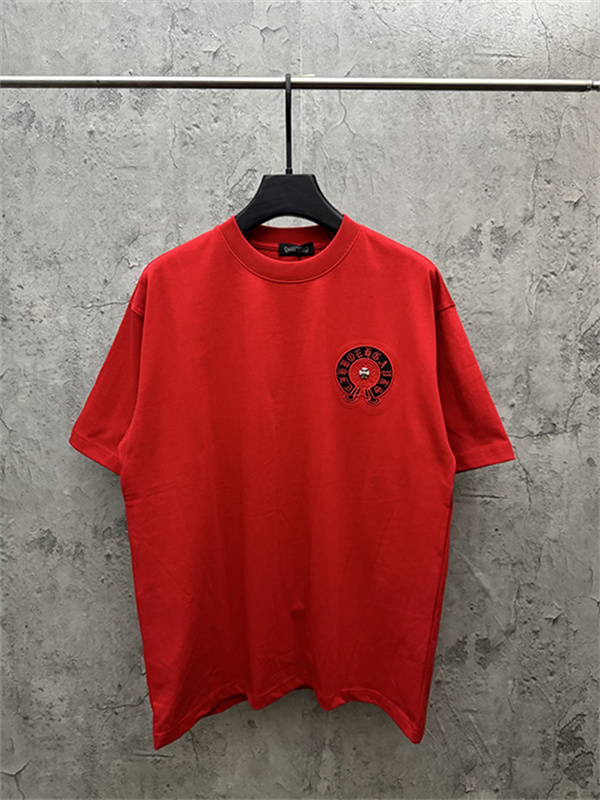 レッド 半袖Tシャツ Chrome Hearts クロムハーツ コピー 胸元サークルロゴ クルーネック ワンポイントデザイン ゆったりシルエット