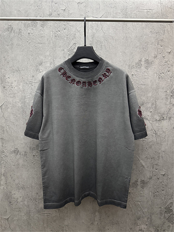グリーン 半袖Tシャツ Chrome Hearts クロムハーツ コピー ネックゴシックロゴ ウォッシュグラデーション クロスワッペン風 ゆったりシルエット