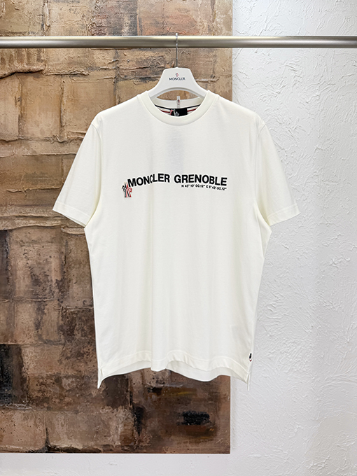 ホワイト ブラック 半袖Tシャツ MONCLER GRENOBLE モンクレール グルノーブル コピー 胸元ロゴプリント クルーネック シンプルカジュアル