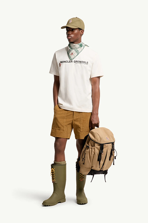 ホワイト ブラック 半袖Tシャツ MONCLER GRENOBLE モンクレール グルノーブル コピー 胸元ロゴプリント クルーネック シンプルカジュアル