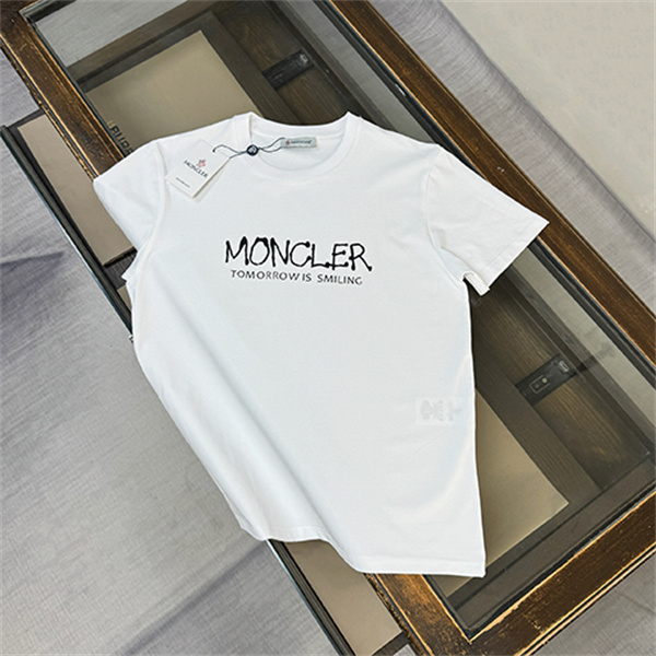 ホワイト 半袖Tシャツ MONCLER モンクレール コピー TOMORROW IS SMILINGロゴ クルーネック フロント英字プリント すっきりシルエット