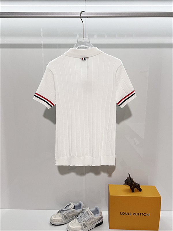 ブラック ニットポロシャツ MONCLER モンクレール コピー 袖ライン配色 リブ編み 半袖 襟付き ボタンデザイン