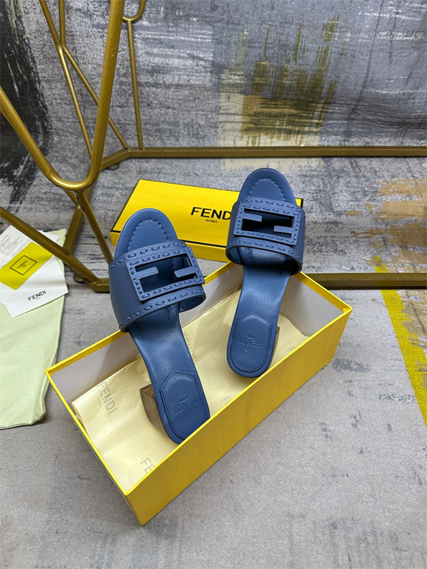 フェンディ FENDIサンダルコピーレディースファッション2026通気穴付き 滑り止め加工