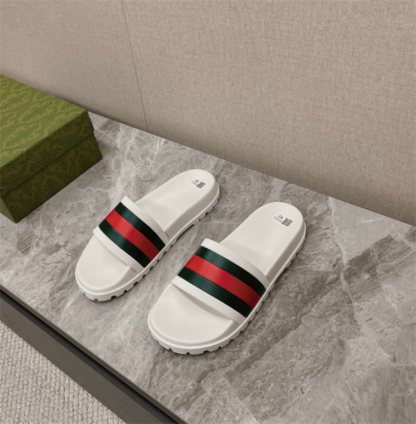 GUCCIグッチサンダルコピーアウトドアも使えるＥＶＡサンダル クイックドライ 抗菌防臭