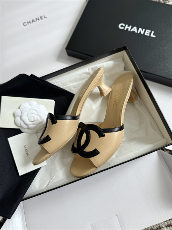 エレガントCHANELシャネルサンダルコピー歩きやすいシルエットは細長め