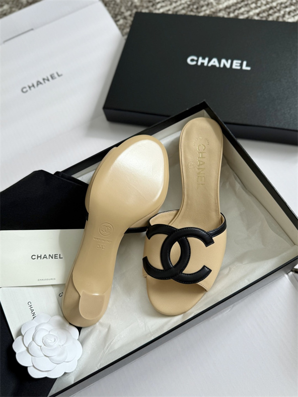 エレガントCHANELシャネルサンダルコピー歩きやすいシルエットは細長め