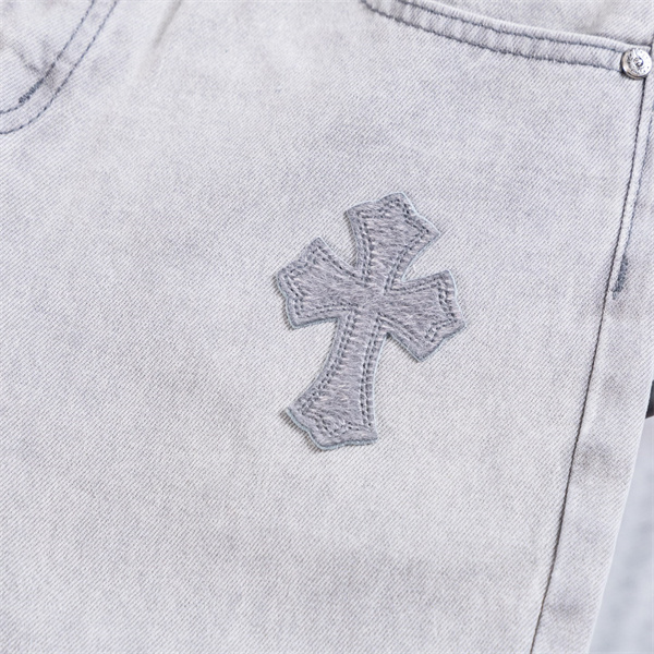 ライトグレー デニムパンツ Chrome Hearts クロムハーツ コピー クロス刺繍パッチ ウォッシュ加工 ストレートシルエット 5ポケットジーンズ