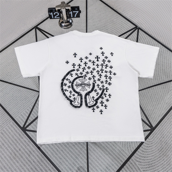 ブラック 半袖カットソー Chrome Hearts クロムハーツ コピー バックビッグクロス マルチカラー刺繍調 クルーネック ストリートトップス