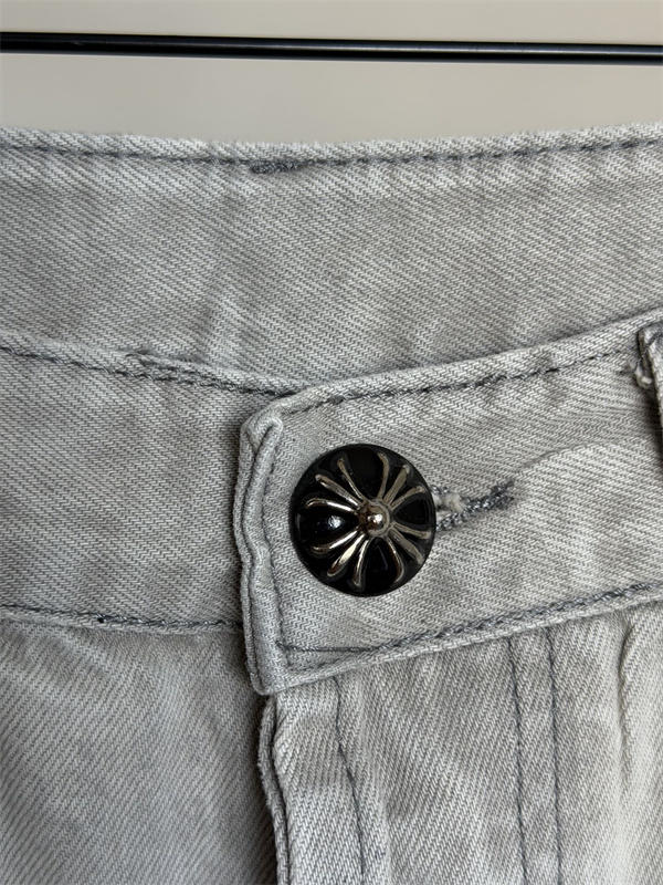  ライトグレー ストレートデニムパンツ Chrome Hearts クロムハーツ コピー クロスパッチ装飾 ウォッシュ加工 5ポケット ジーンズ