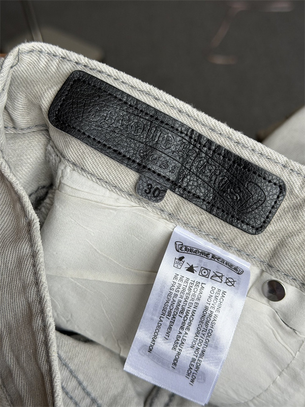 ライトグレー ストレートデニムパンツ Chrome Hearts クロムハーツ コピー クロスパッチ装飾 ウォッシュ加工 5ポケット ジーンズ