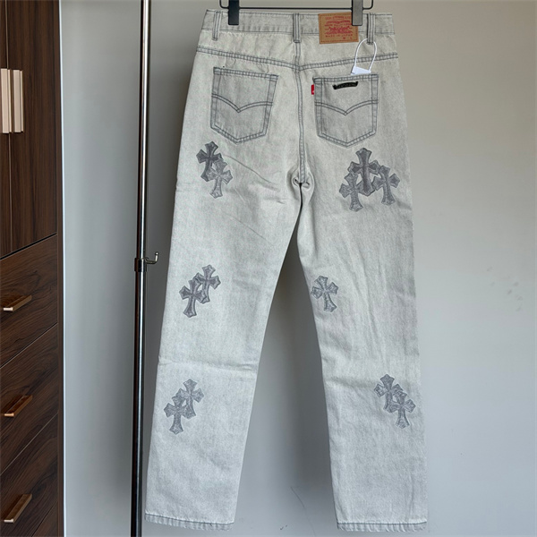  ライトグレー ストレートデニムパンツ Chrome Hearts クロムハーツ コピー クロスパッチ装飾 ウォッシュ加工 5ポケット ジーンズ