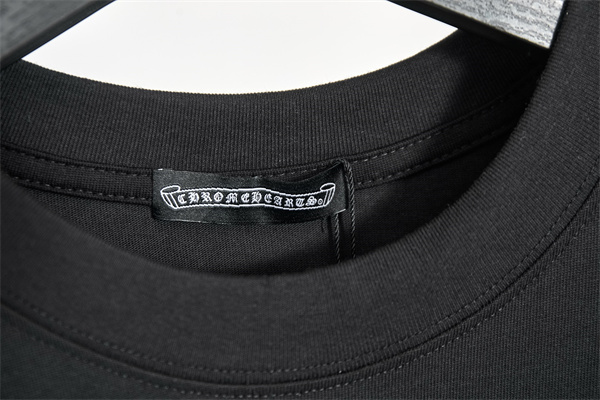 ホワイト 半袖Tシャツ Chrome Hearts クロムハーツ コピー 胸元ワンポイントロゴ バックビッグクロスグラフィック クルーネック モノトーンデザイン