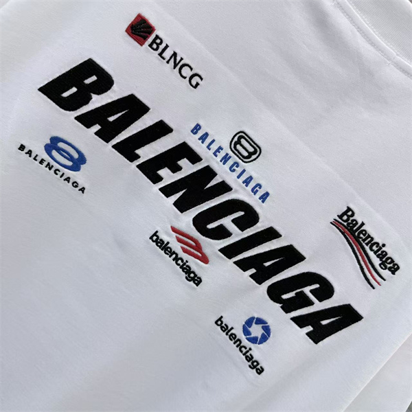  ホワイト グラフィックTシャツ BALENCIAGA バレンシアガ コピー 胸元カラーロゴ 背面ビッグレタリング 半袖 ワイドフィット