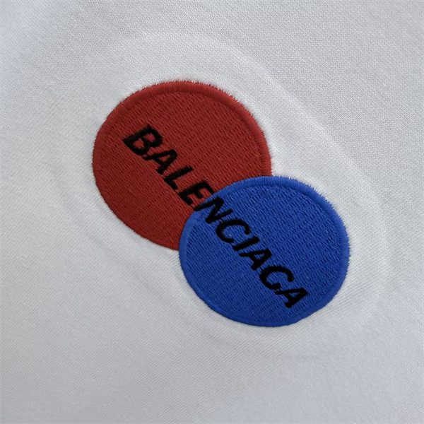  ホワイト グラフィックTシャツ BALENCIAGA バレンシアガ コピー 胸元カラーロゴ 背面ビッグレタリング 半袖 ワイドフィット