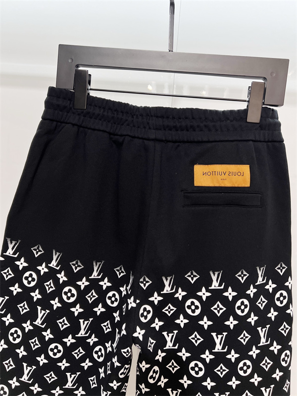 ルイ ヴィトンショートパンツコピーLouis Vuitton洗練された軽奢スタイル プレーンなデザインに