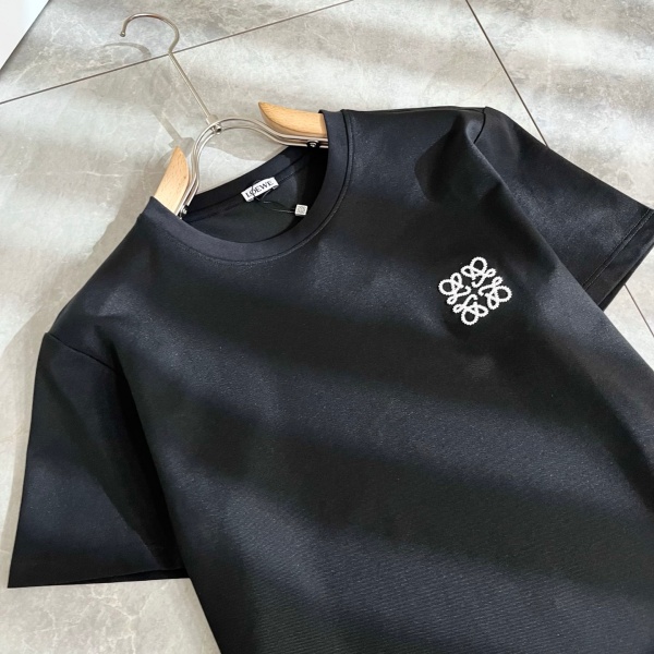 2026新作 LOEWE ロエベ コピー 刺繍ロゴ 半袖Tシャツ メンズ クルーネック ブラック 無地 シンプル 上質感 カジュアル