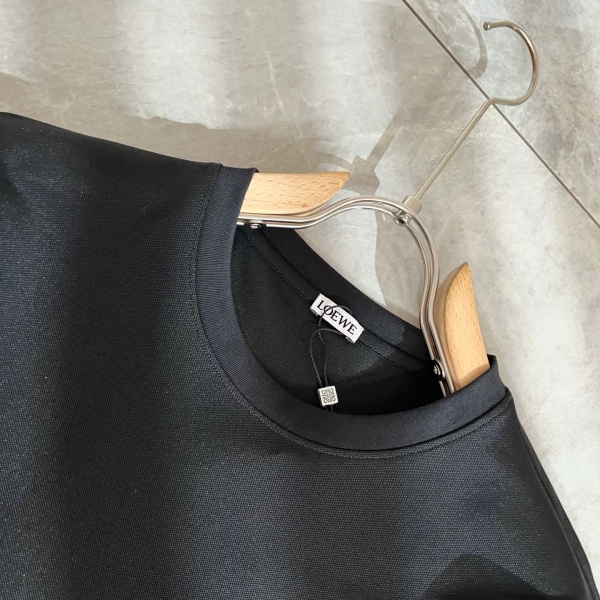 2026新作 LOEWE ロエベ コピー 刺繍ロゴ 半袖Tシャツ メンズ クルーネック ブラック 無地 シンプル 上質感 カジュアル