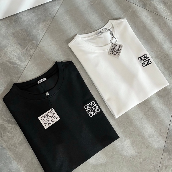 2026新作 LOEWE ロエベ コピー 刺繍ロゴ 半袖Tシャツ メンズ クルーネック ブラック 無地 シンプル 上質感 カジュアル