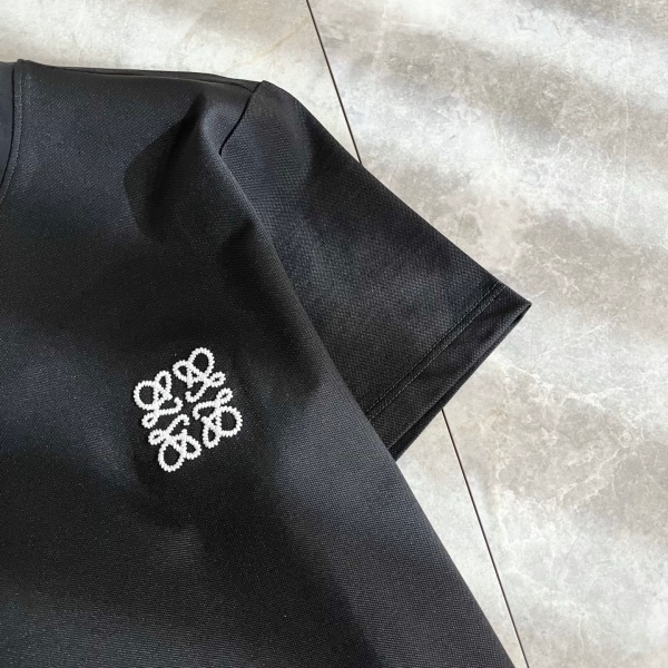 2026新作 LOEWE ロエベ コピー 刺繍ロゴ 半袖Tシャツ メンズ クルーネック ブラック 無地 シンプル 上質感 カジュアル
