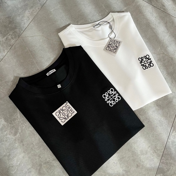 2026新作 LOEWE ロエベ コピー 刺繍ロゴ 半袖Tシャツ メンズ クルーネック ブラック 無地 シンプル 上質感 カジュアル