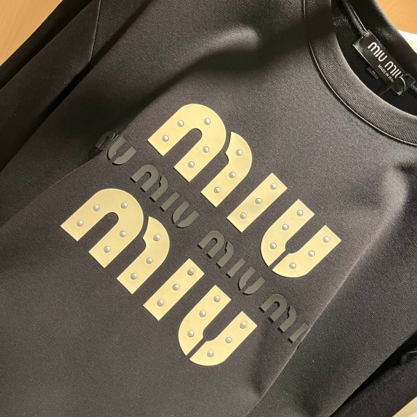 2026新作 MIUMIU ミュウミュウ コピー ロゴプリント 半袖Tシャツ