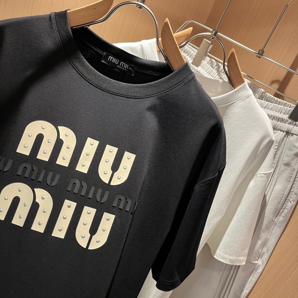 2026新作 MIUMIU ミュウミュウ コピー ロゴプリント 半袖Tシャツ