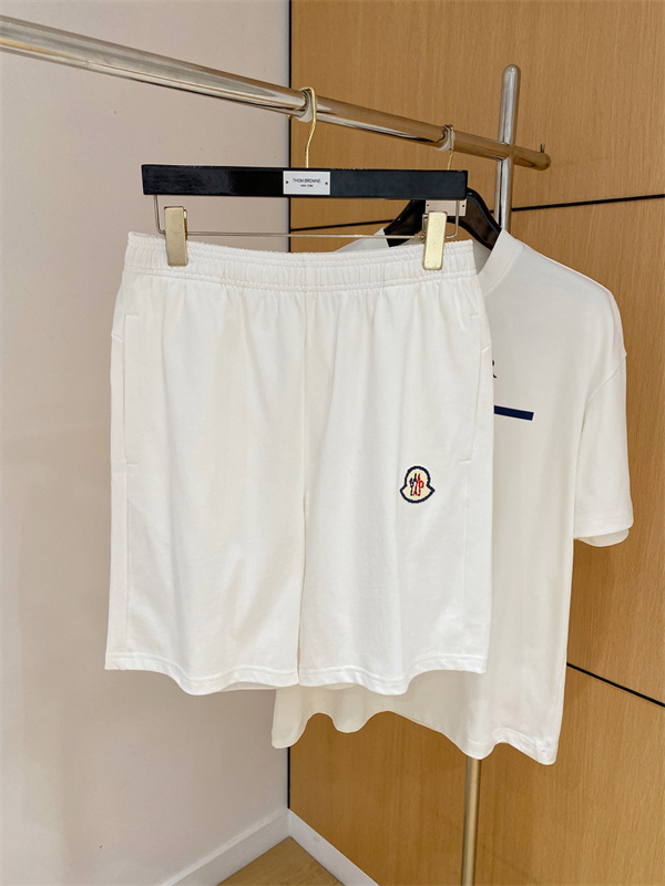 2026最新モンクレールセットアップコピーMONCLER 個性的カジュアルスタイルおしゃれ