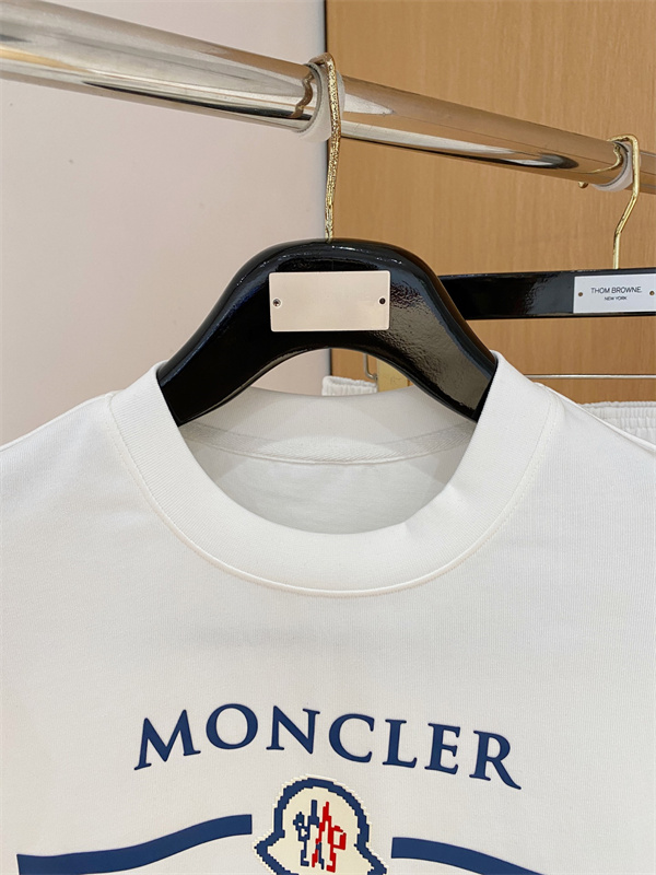2026最新モンクレールセットアップコピーMONCLER 個性的カジュアルスタイルおしゃれ