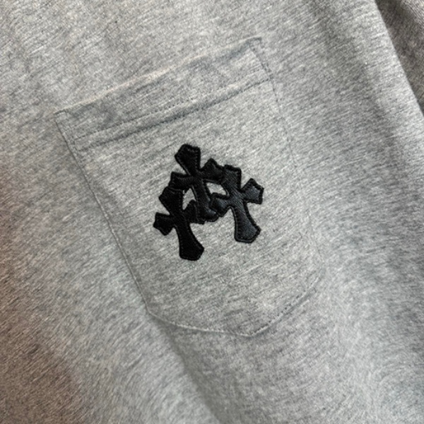2026新作 CHROME HEARTS コピー クロムハーツ ポケットロゴ 半袖Tシャツ メンズ クルーネック グレー ミニマル ストリート カジュアル