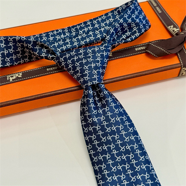 エルメス ネクタイコピーHermès 2026マイクロドット柄シルク 上品な光沢