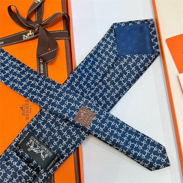 エルメス ネクタイコピーHermès 2026マイクロドット柄シルク 上品な光沢